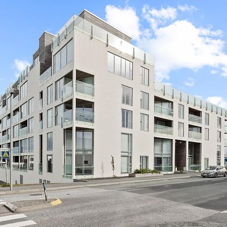 Brand New Downtown Harbor Apartment レイキャヴィーク エクステリア 写真